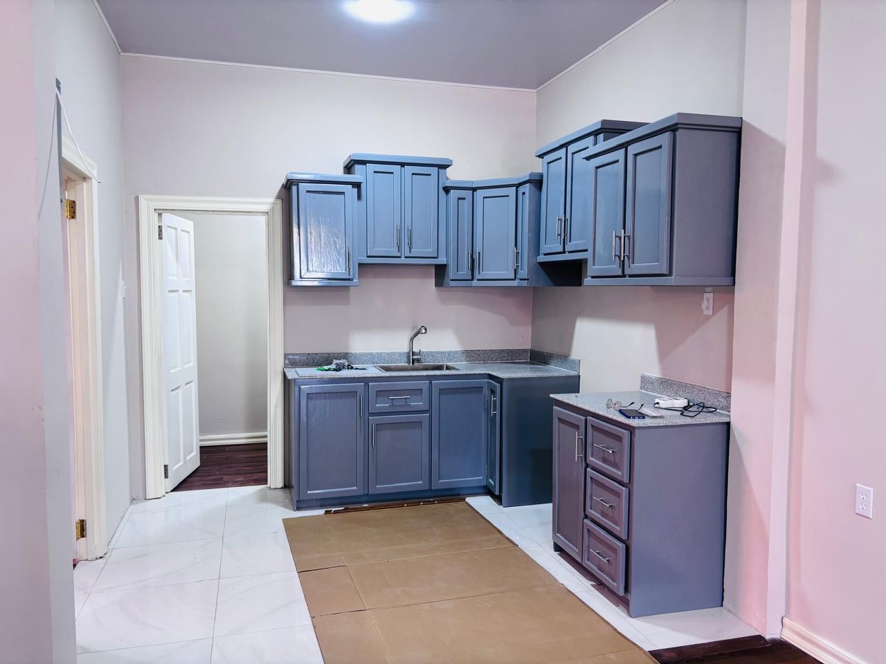 La Jalousie apartment kitchen